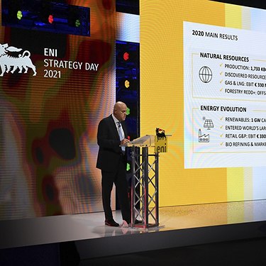 cover-trasformazione-eni-ultimi-cinque-anni.jpg cover-trasformazione-eni-ultimi-cinque-anni.jpg