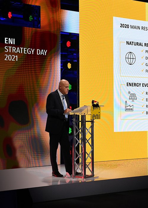 cover-trasformazione-eni-ultimi-cinque-anni.jpg cover-trasformazione-eni-ultimi-cinque-anni.jpg