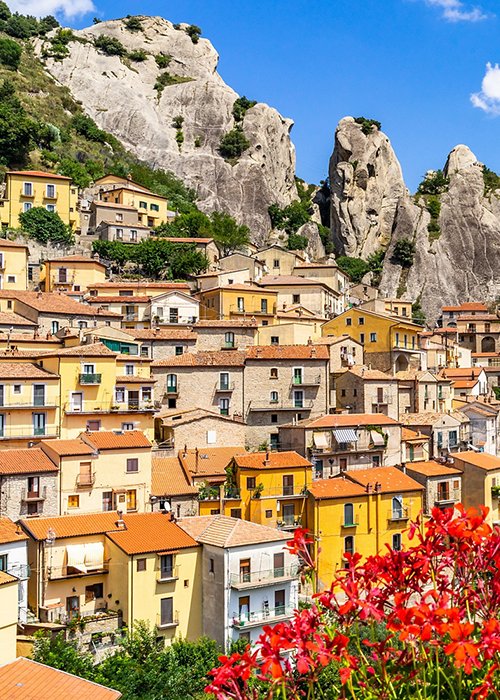 The picturesque village of Castelmezzano, part of the club “Th
