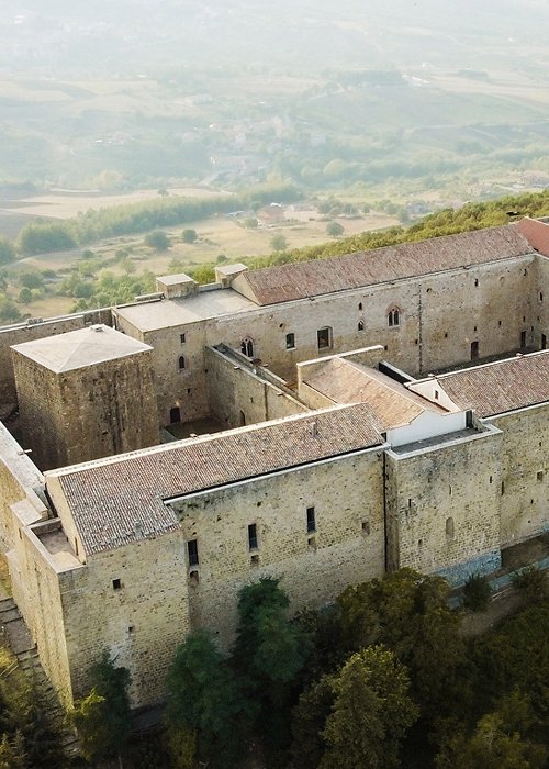 03_Castello_lagopesole.jpg 03_Castello_lagopesole.jpg