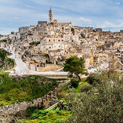 Long panoramic views of the rocky old town of Matera with its stone roofs.
