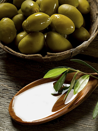olive oil on wood background