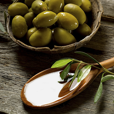 olive oil on wood background