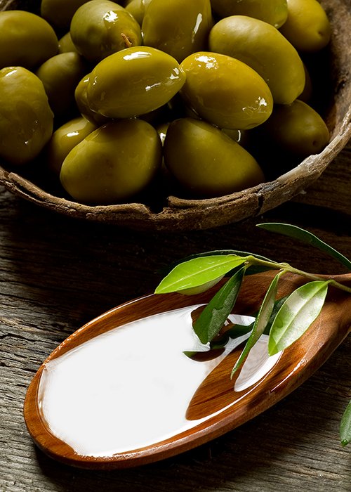 olive oil on wood background