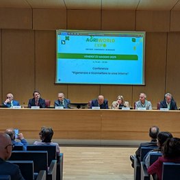 foto-conferenza.jpg foto-conferenza.jpg