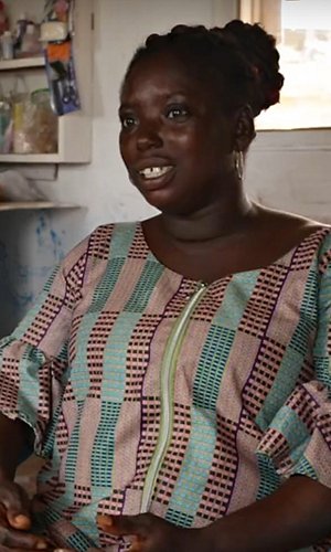 Sussana Ackah parrucchiera in Ghana