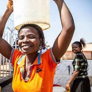 Acqua pulita a Waru, Nigeria Acqua pulita a Waru, Nigeria