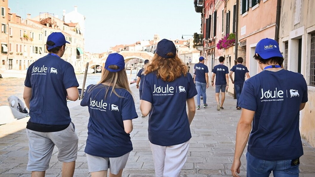 Alcuni partecipanti del programma passeggiano per le vie di Venezia