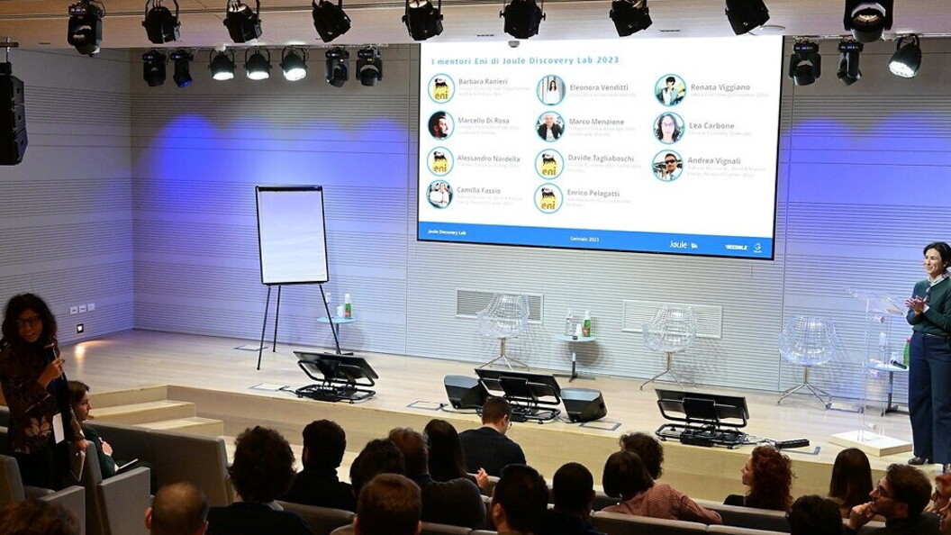 Moment of discussion with the Eni Experts