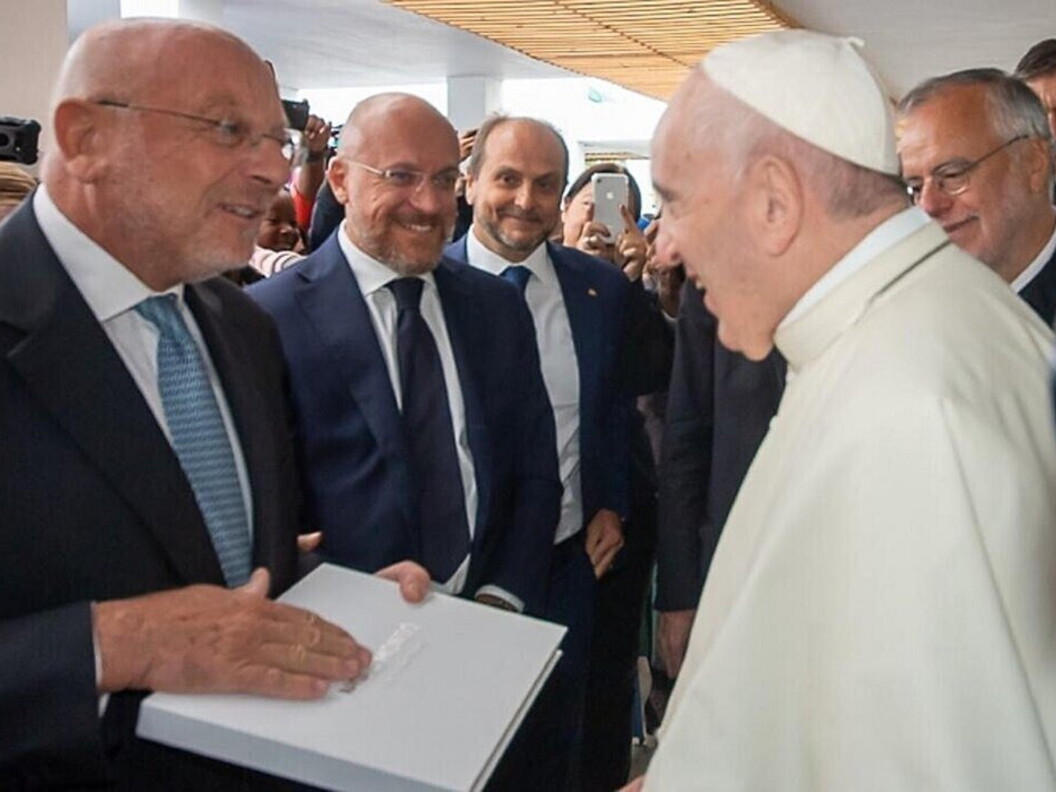 Pope Francis visits the multi-specialist health centre in Zimpeto, Mozambique