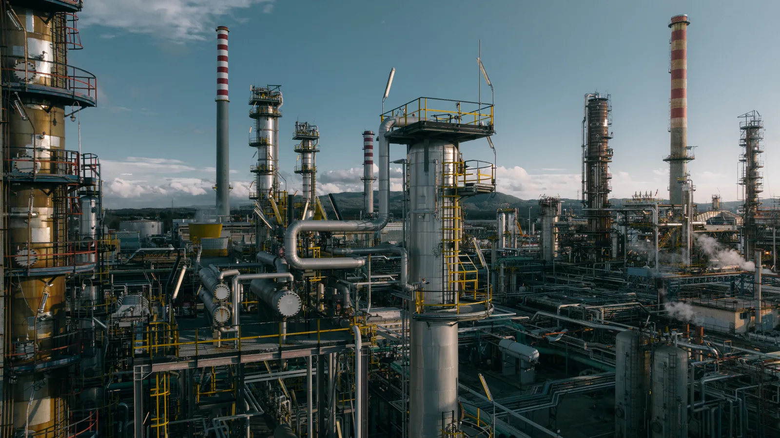 Aerial view of a refinery.